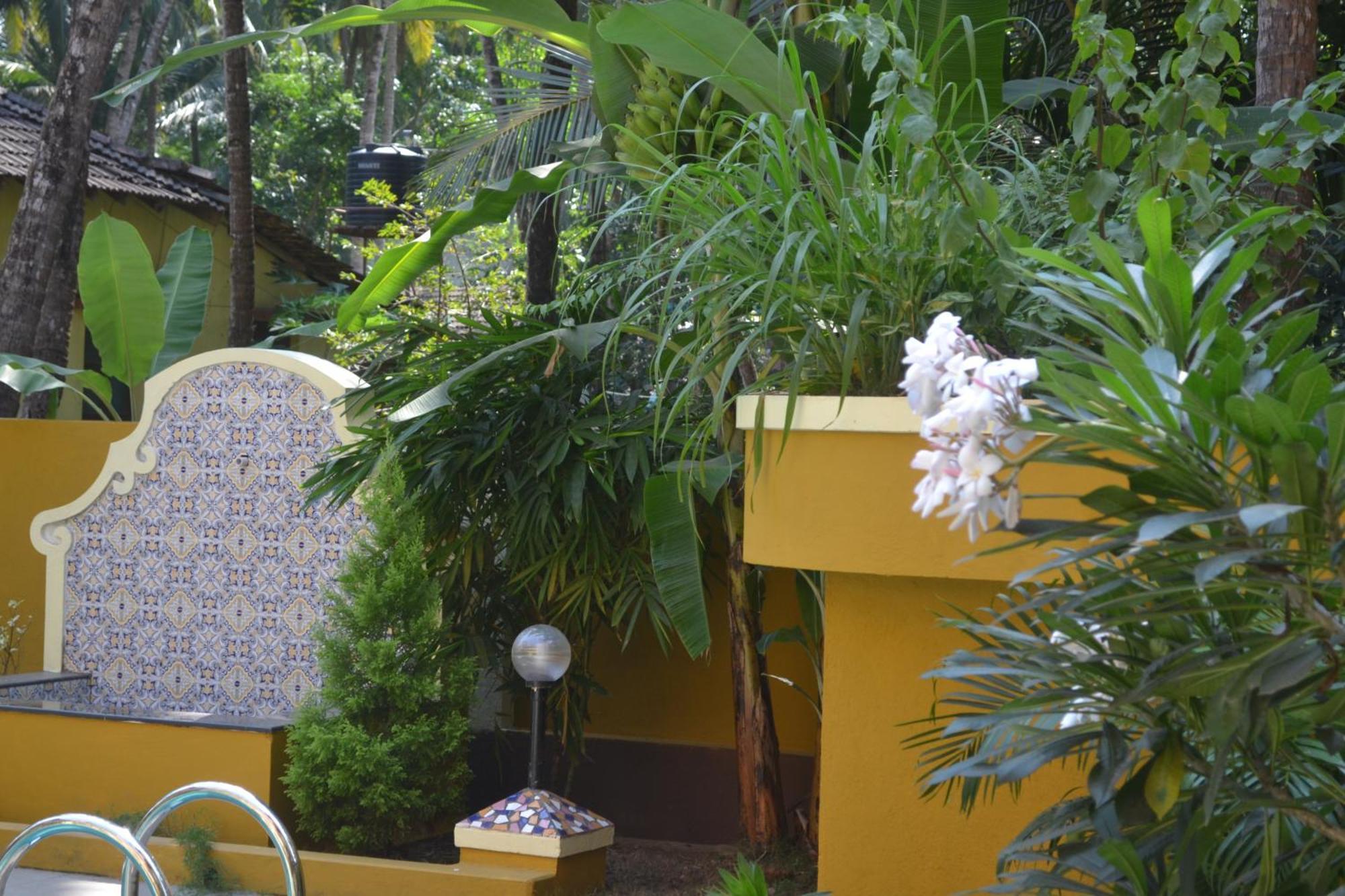 The Majorda Pristinne Hotel Extérieur photo